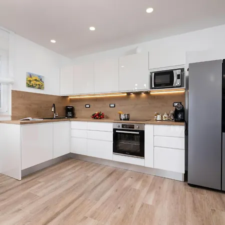 In With Kitchen * Silo (Krk)