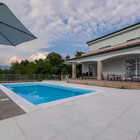Feriehus Luxurious In Šilo